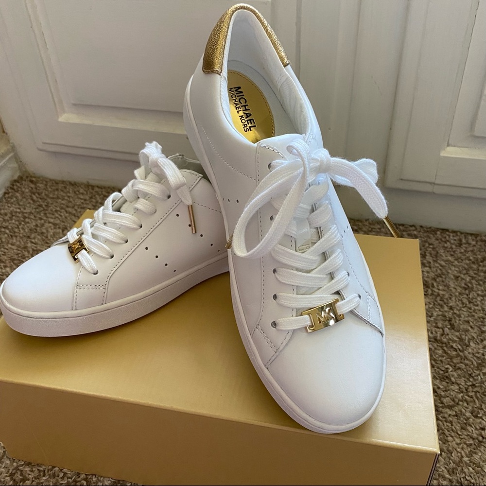 Michael Kors White / Gold NWT . Size 7.5m - Picture 8 of 8